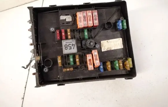 Volkswagen Caddy Fuse box set 1K0937540A GSM1