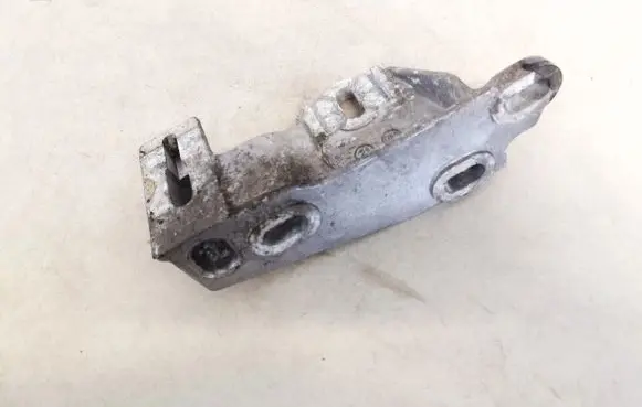 Ford Galaxy Engine mounting bracket 7m3199800a