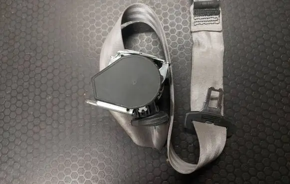 Audi A6 S6 C6 4F Middle seatbelt (rear) 4F0857807 6058303