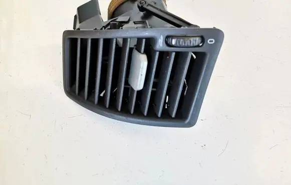 Volvo XC90 Dash center air vent grill 3409398