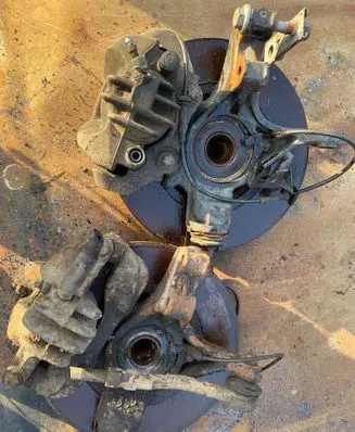 Peugeot 3008 I Front wheel hub spindle knuckle