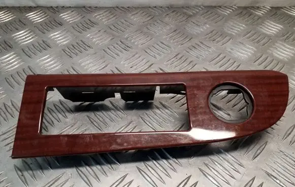 Jeep Grand Cherokee (WK) Front door window switch trim X35008803