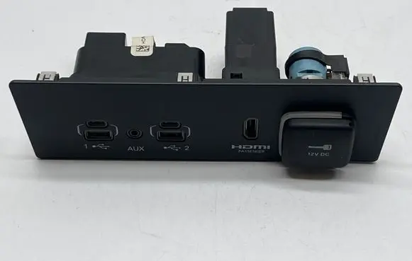 Jeep Grand Cherokee WL USB socket connector P68377882AD 68452765AB X99227001XX