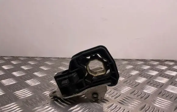 BMW 5 F10 F11 Radiator mount bracket 7186514 7207152 7211162