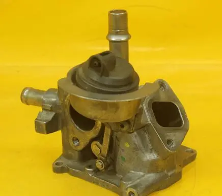 Opel Vivaro EGR valve cooler 147357086R