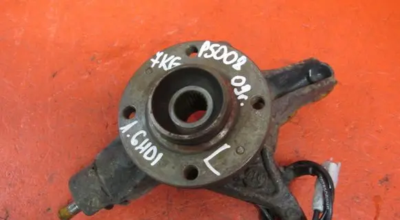 Peugeot 5008 Front wheel hub spindle knuckle