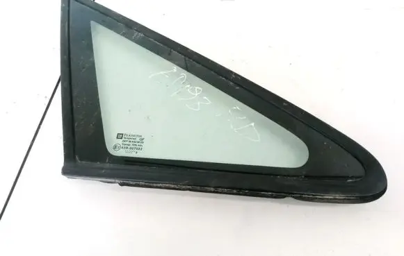 Opel Zafira A Front triangle window/glass 