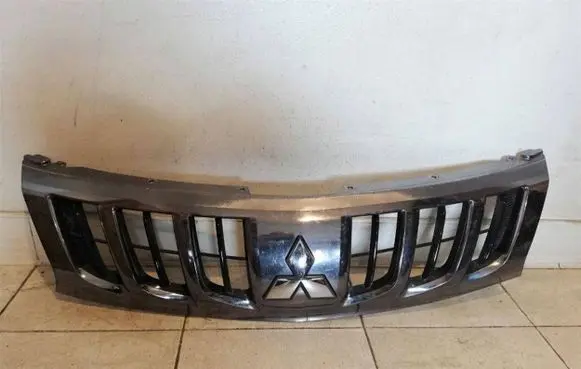 Mitsubishi L200 Front bumper upper radiator grill 7450b413