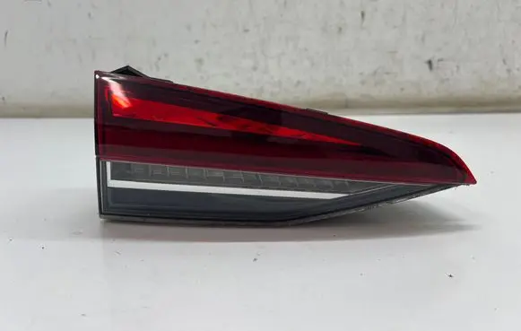 Skoda Octavia Mk4 Tailgate rear/tail lights 5E7945307