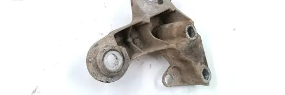 Audi A4 S4 B5 8D Engine mounting bracket 8D0199352H