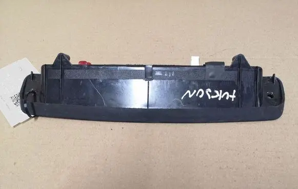 Hyundai Tucson JM Third/center stoplight