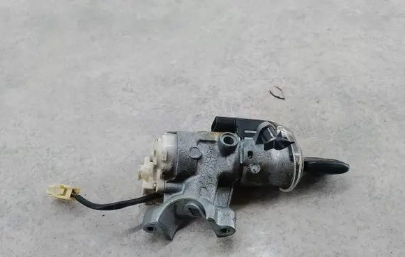 Toyota Avensis Verso Ignition lock 45020287
