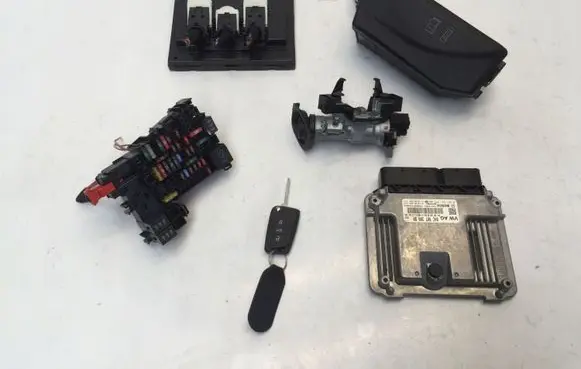 Audi A1 Engine ECU kit and lock set 04C907309BP