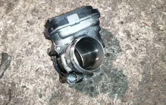 Peugeot 5008 Throttle valve 9673534480