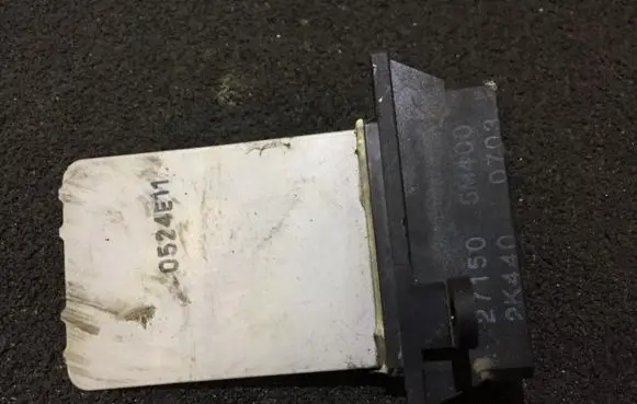 Nissan Almera Heater blower motor/fan resistor 271505m400