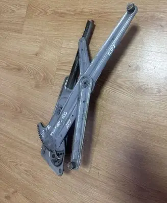 Renault Twingo I Front door manual window regulator 