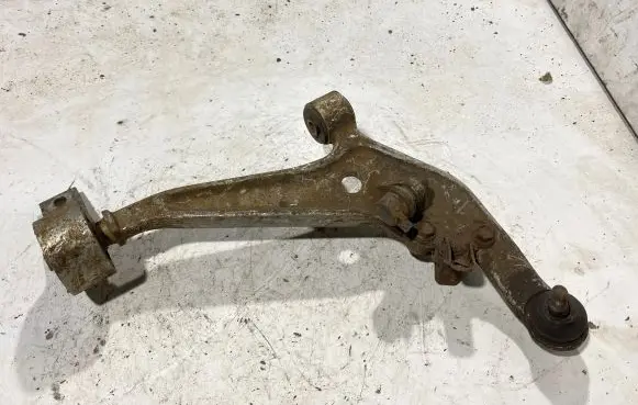 Nissan X-Trail T30 Front lower control arm/wishbone