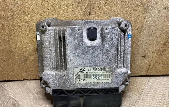 Volkswagen PASSAT B7 Engine control unit/module 03L907309AE 0281017946