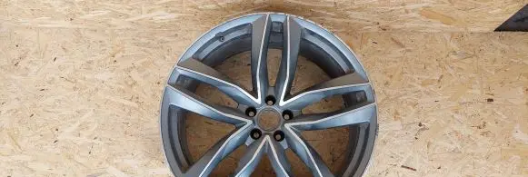 Audi Q7 4M R22 alloy rim 3917526