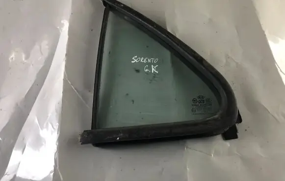 Rear vent window glass