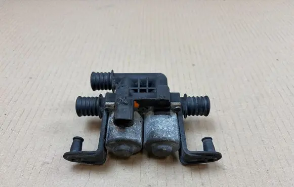 BMW X5 F15 Coolant heater control valve 6910544
