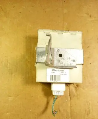Toyota Avensis T250 Door control unit/module 8974105050