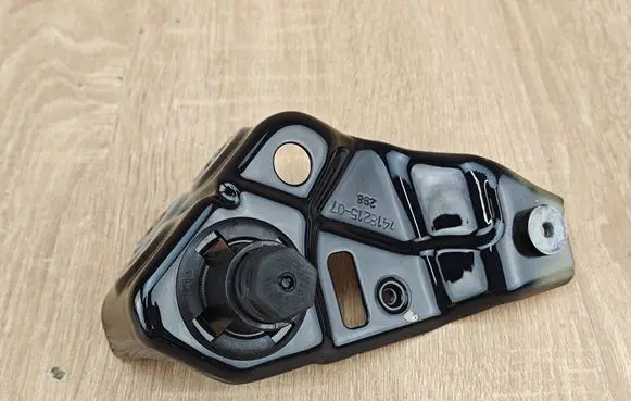 BMW X6 G06 Fender mounting bracket 7418215