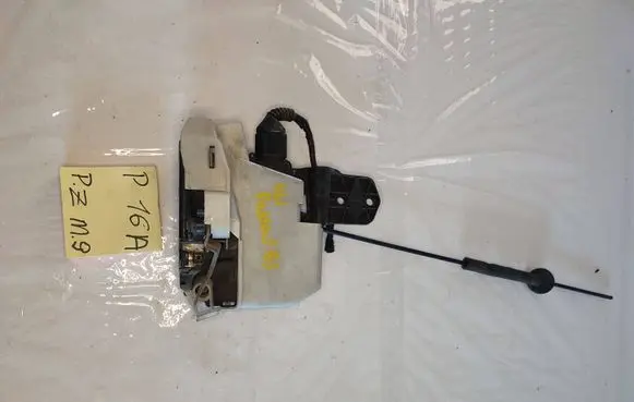 Volkswagen PASSAT B5 Front door lock 3B1837015