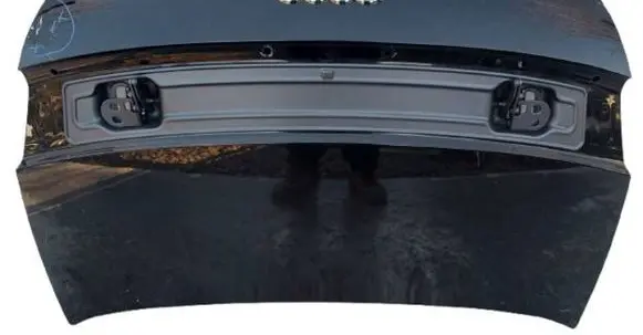 Tailgate/trunk spoiler