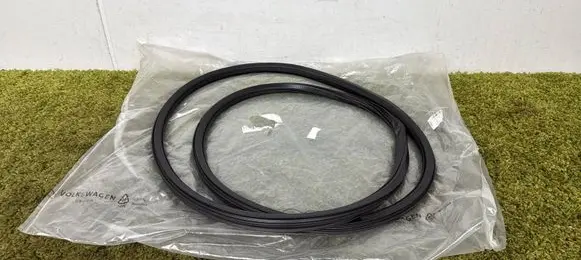 Seat Ibiza IV (6J,6P) Front door rubber seal 6j4867365a