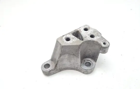 Fiat Freemont Engine mounting bracket