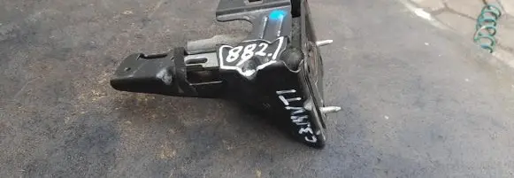 Gearbox mounting bracket