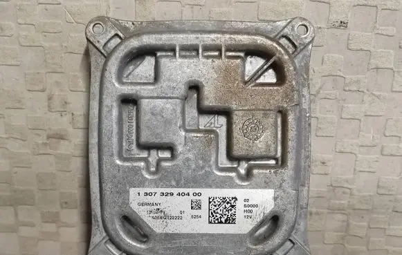 Peugeot 308 Xenon control unit/module 130732940400