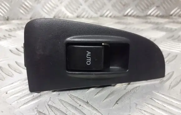 Toyota Avensis T250 Electric window control switch 74271-05020
