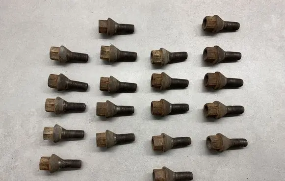 Peugeot Boxer Anti-theft wheel nuts and lock