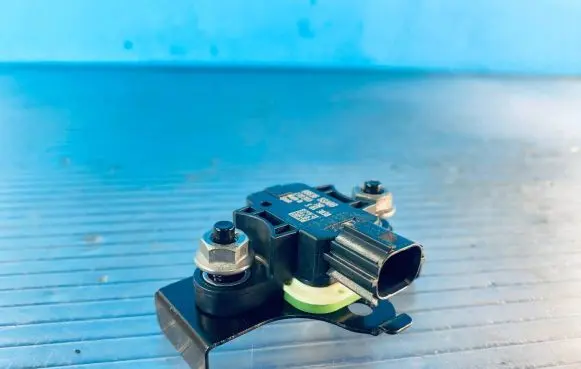 Nissan Leaf I (ZE0) Airbag deployment crash/impact sensor 988365SA0B