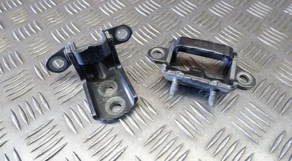 Rear door hinge set
