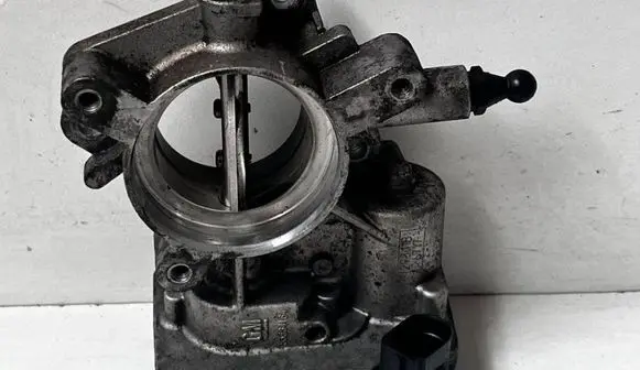 Opel Insignia A Throttle valve 00569200