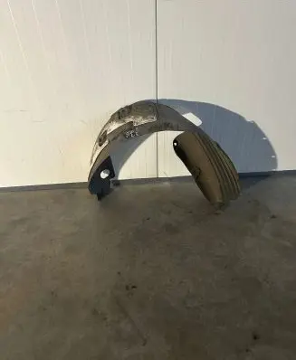 Rear arch fender liner splash guards