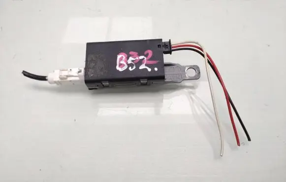 Peugeot RCZ Aerial antenna amplifier 6Q0035576A