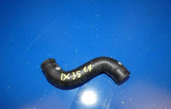 Engine coolant pipe/hose