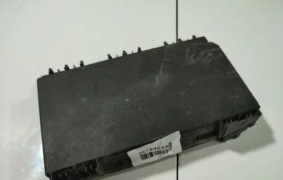 Opel Zafira B Fuse box cover 1325865