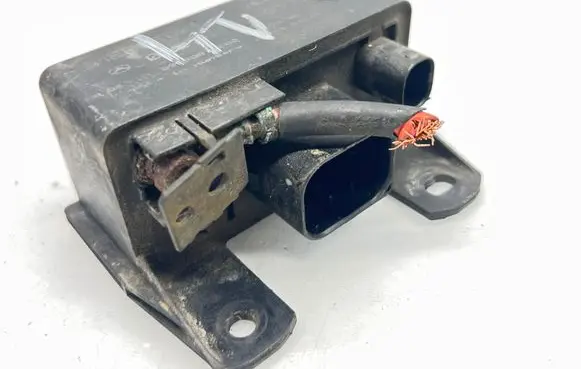 Mercedes-Benz ML W164 Glow plug pre-heat relay 0285454032