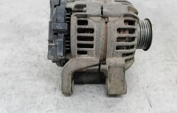 Opel Corsa C Generator/alternator 24437119
