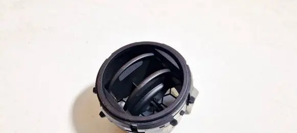 Toyota Yaris Dash center air vent grill
