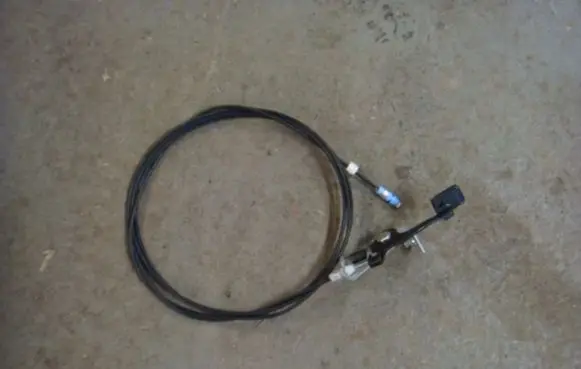 Suzuki Swift III Fuel cap flap release cable 