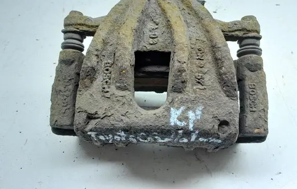 Toyota Corolla Verso E121 Front brake caliper