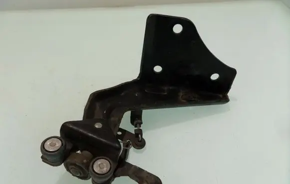 Citroen Berlingo Rear door lower hinge