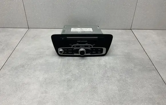 Audi Q3 8U Radio/CD/DVD/GPS head unit 8U1035192B