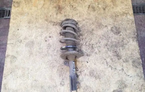 Nissan Qashqai Front shock absorber/damper